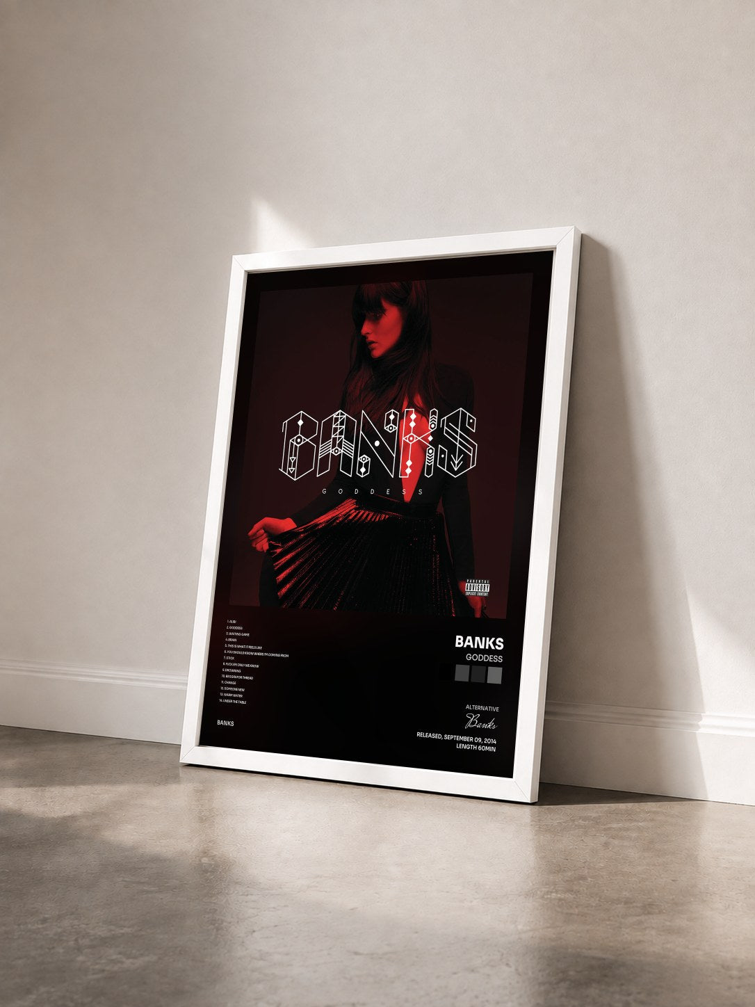 #blanc Tableau de l'album Goddess de Banks vu de trois quarts, cadre blanc
