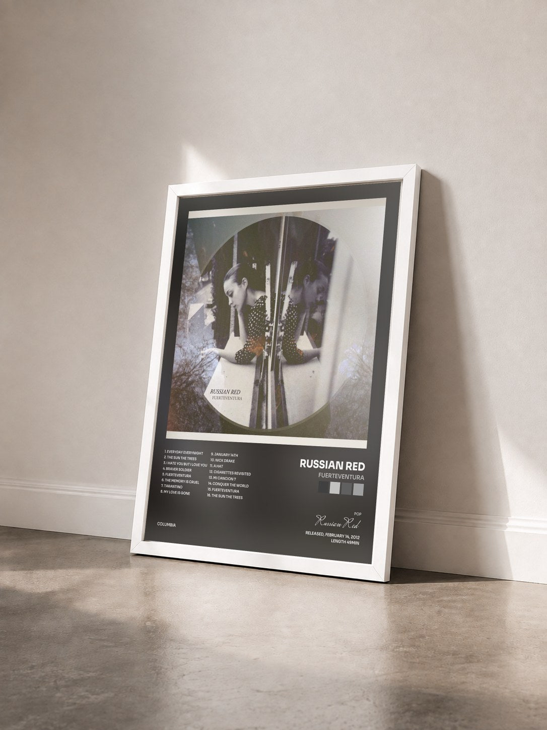 #blanc Tableau de l'album Fuerteventura de Russian Red vu de trois quarts, cadre blanc