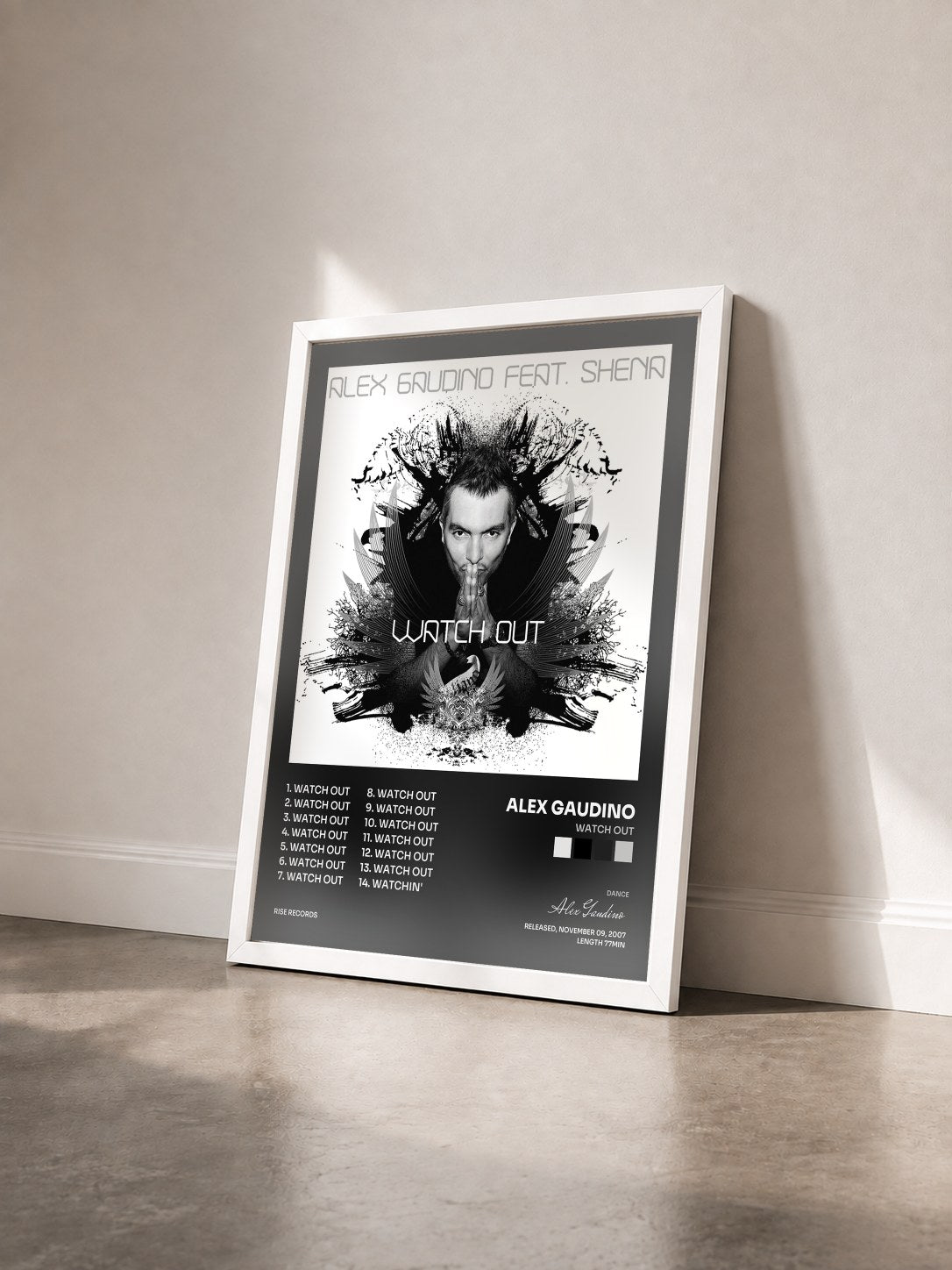 #blanc Tableau de l'album Watch Out de Alex Gaudino vu de trois quarts, cadre blanc