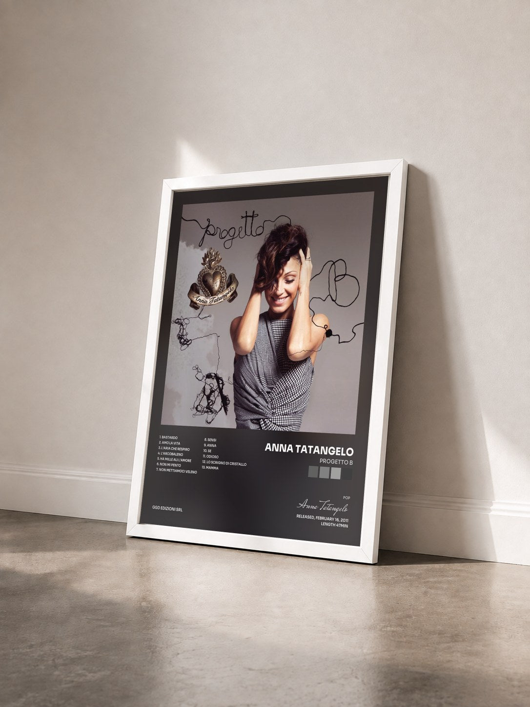 #blanc Tableau de l'album Progetto B de Anna Tatangelo vu de trois quarts, cadre blanc