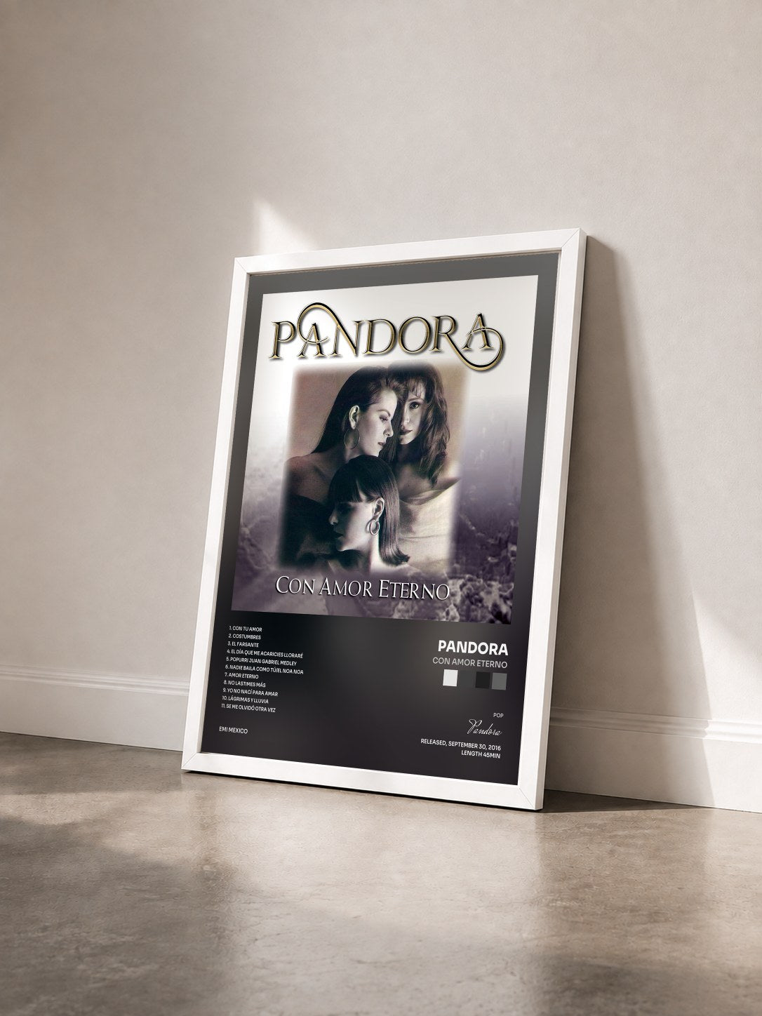#blanc Tableau de l'album Con Amor Eterno de Pandora vu de trois quarts, cadre blanc