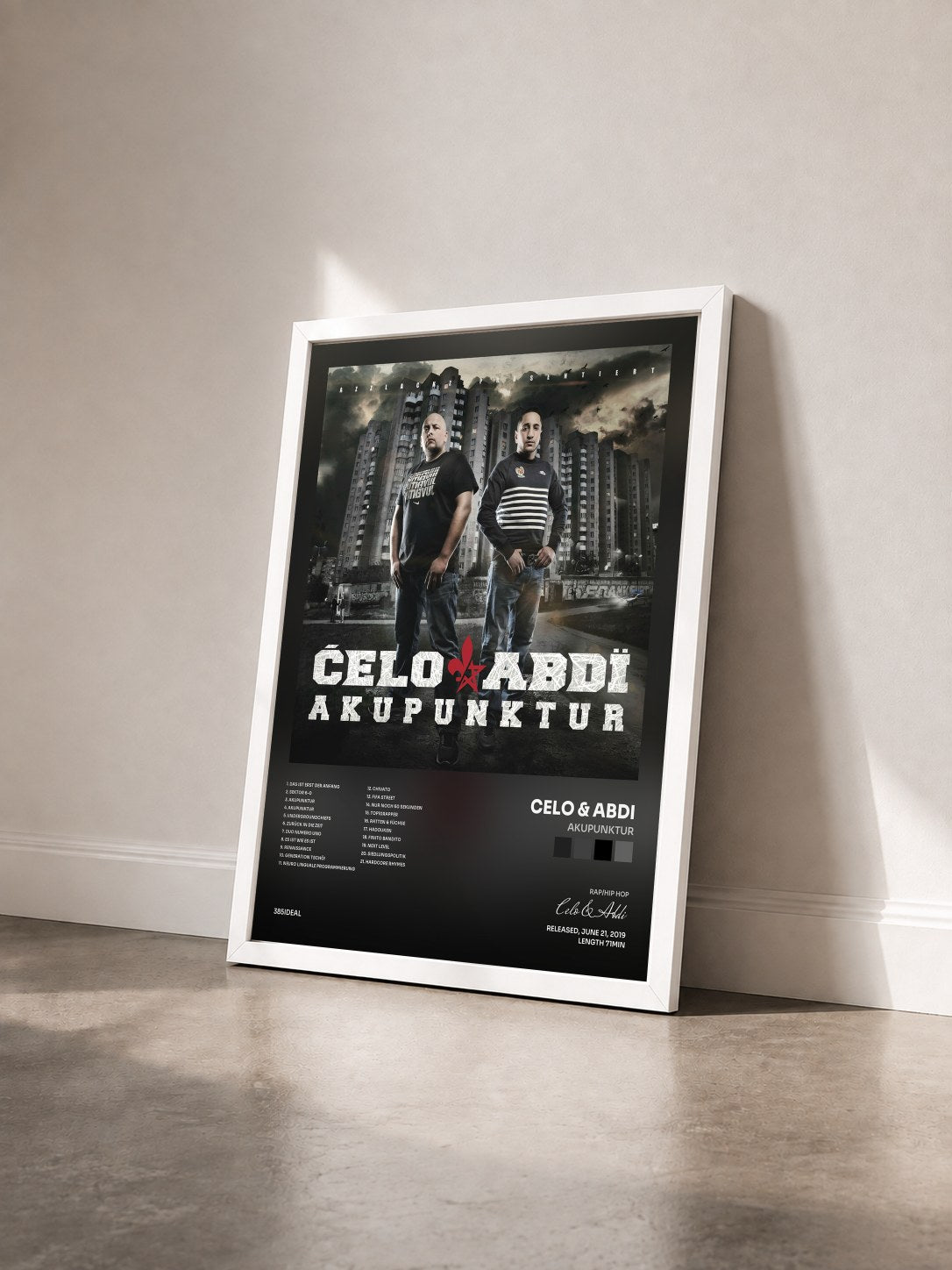 #blanc Tableau de l'album Akupunktur de Celo & Abdi vu de trois quarts, cadre blanc