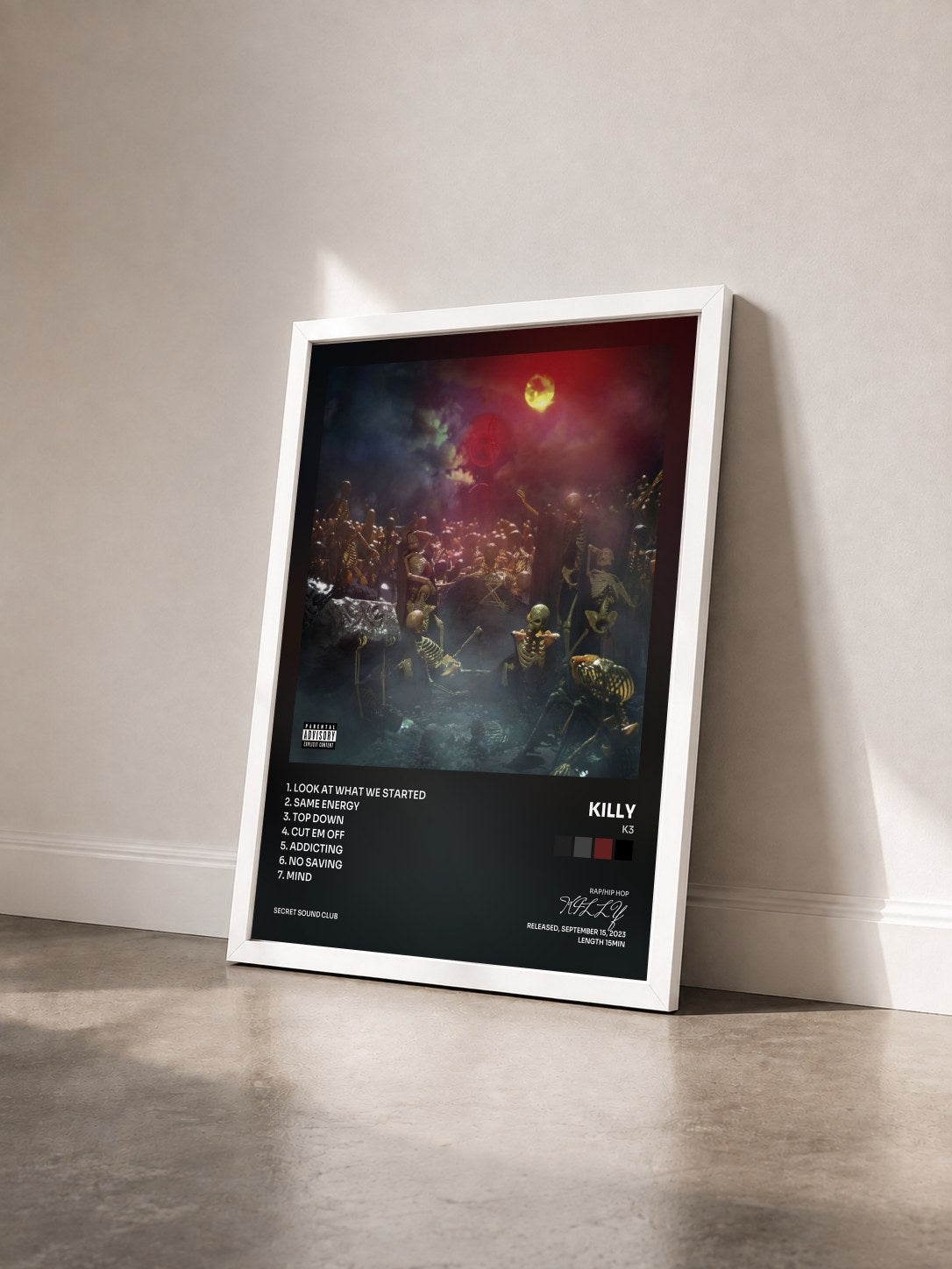 #blanc Tableau de l'album K3 de KILLY vu de trois quarts, cadre blanc