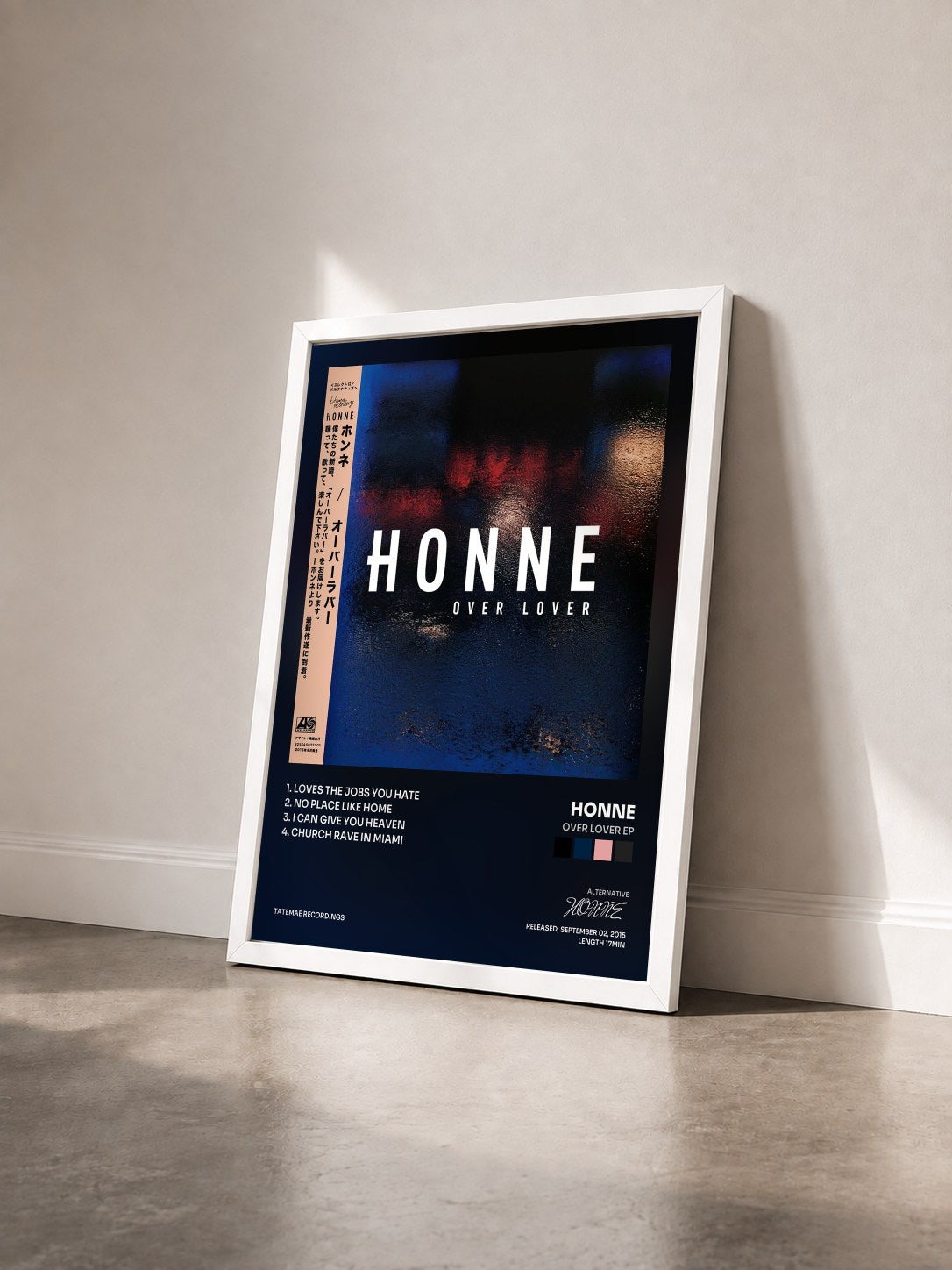 #blanc Tableau de l'album Over Lover EP de HONNE vu de trois quarts, cadre blanc
