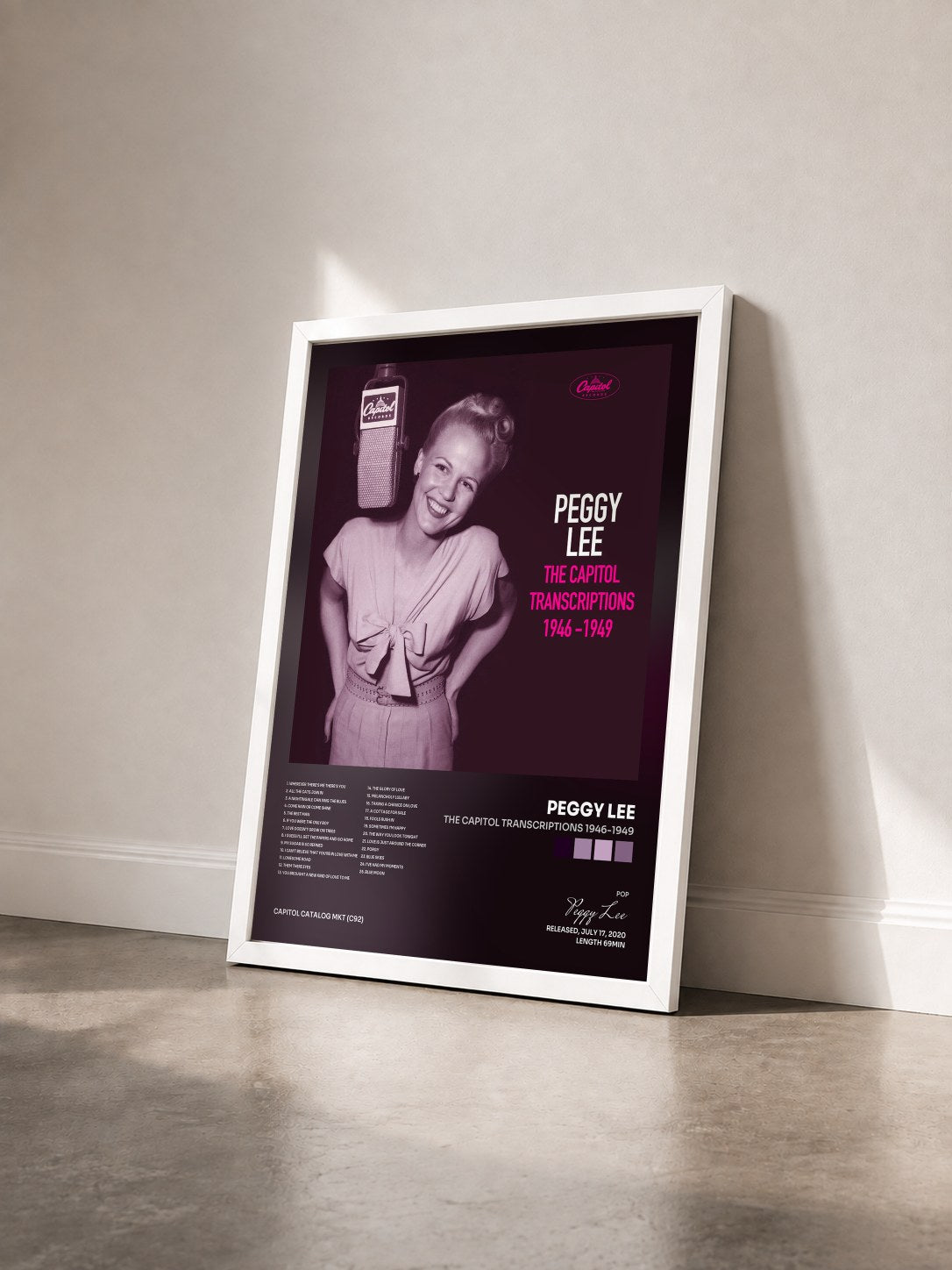 #blanc Tableau de l'album The Capitol Transcriptions 1946-1949 de Peggy Lee vu de trois quarts, cadre blanc