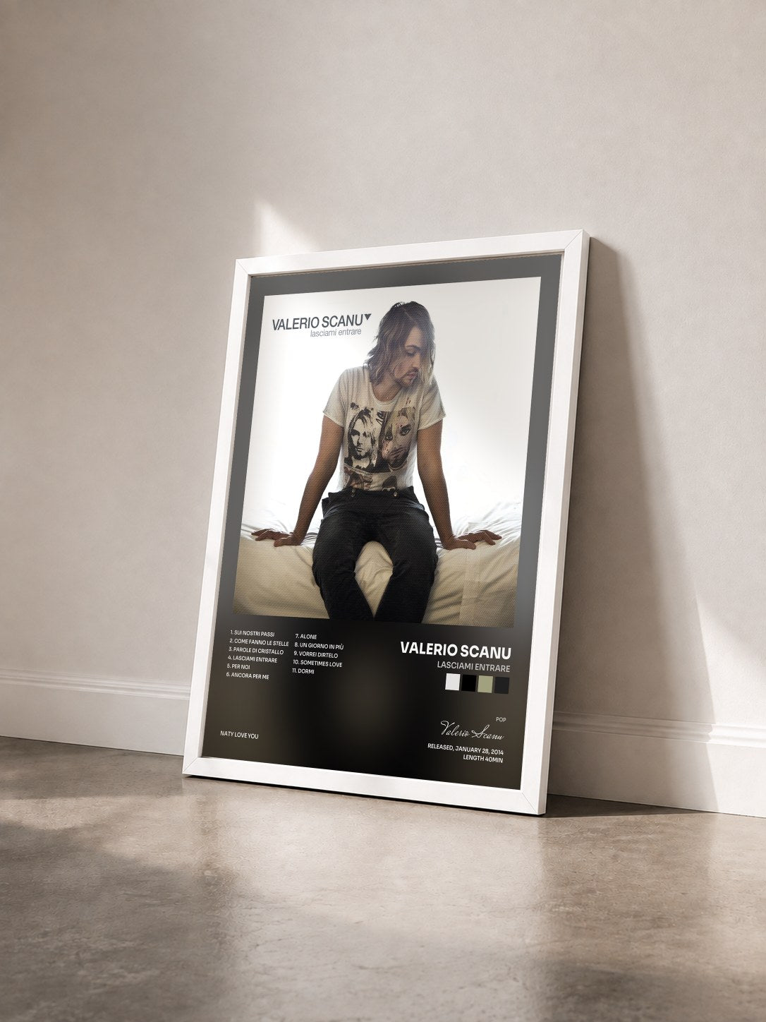 #blanc Tableau de l'album Lasciami entrare de Valerio Scanu vu de trois quarts, cadre blanc