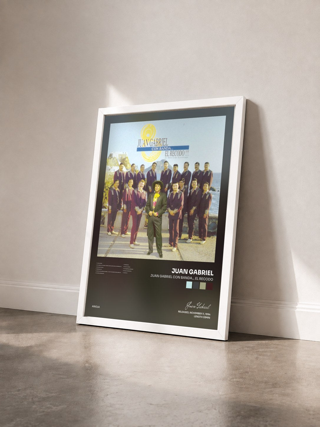 #blanc Tableau de l'album Juan Gabriel Con Banda... El Recodo de Juan Gabriel vu de trois quarts, cadre blanc