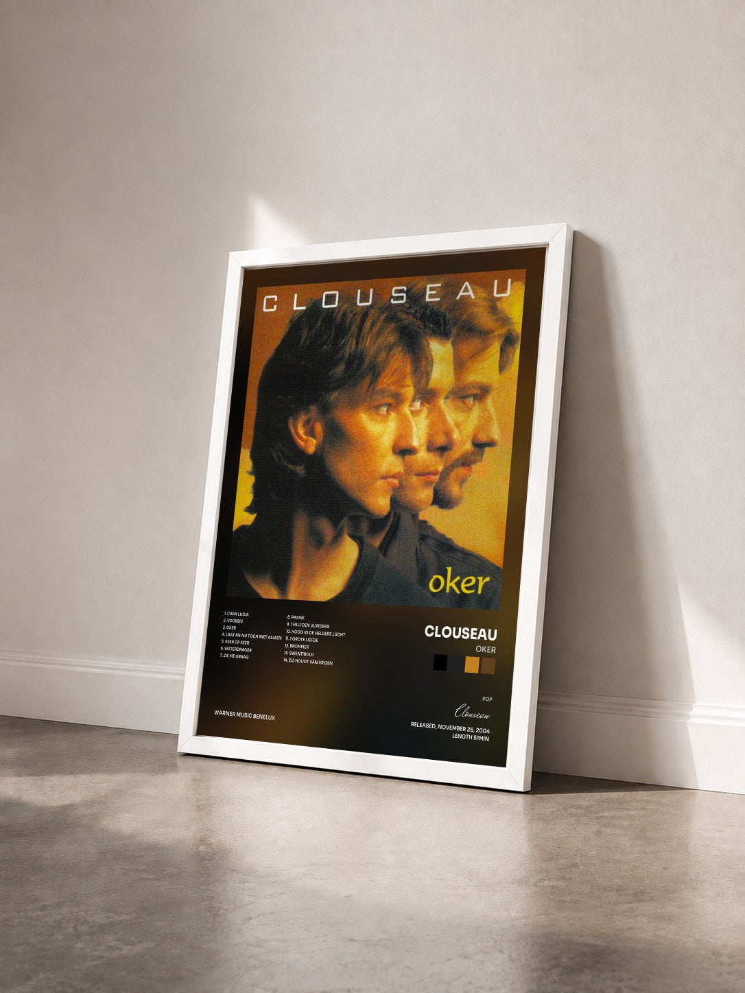 #blanc Tableau de l'album Oker de Clouseau vu de trois quarts, cadre blanc