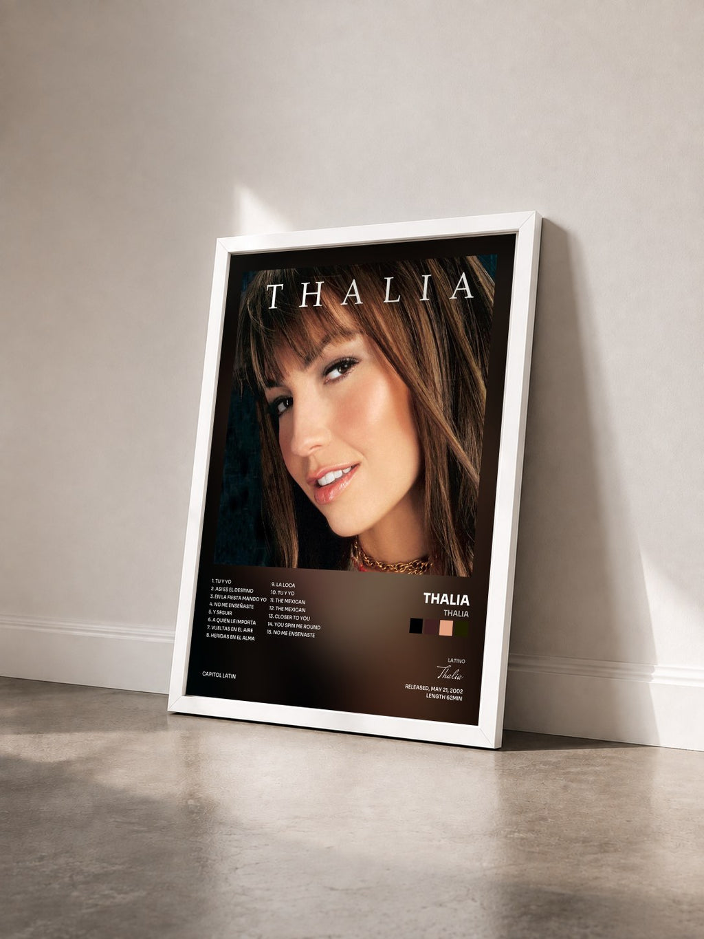 #blanc Tableau de l'album Thalia de Thalia vu de trois quarts, cadre blanc