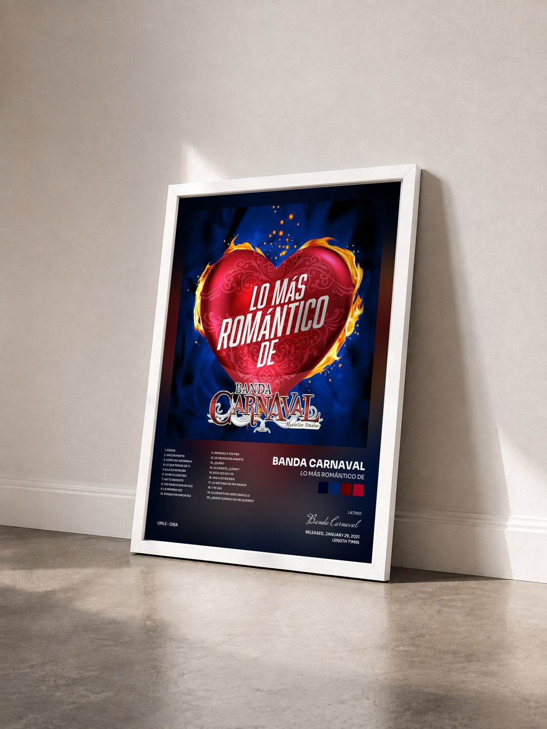 #blanc Tableau de l'album Lo Más Romántico De de Banda Carnaval vu de trois quarts, cadre blanc