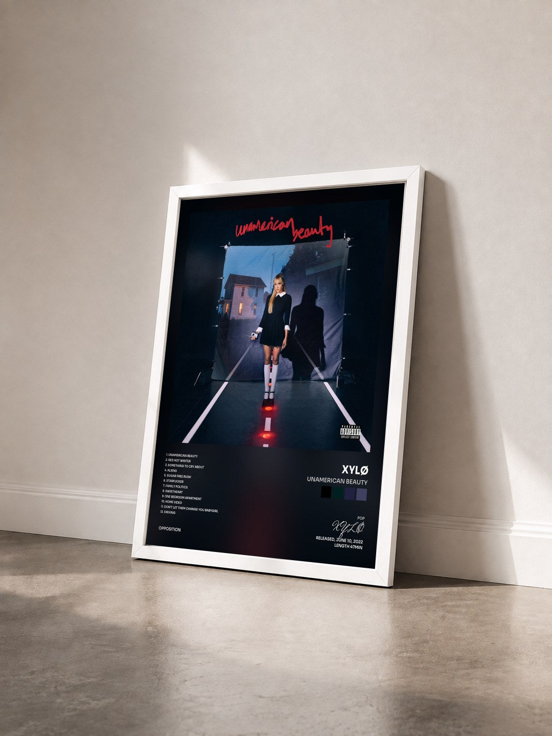 #blanc Tableau de l'album unamerican beauty de XYLØ vu de trois quarts, cadre blanc