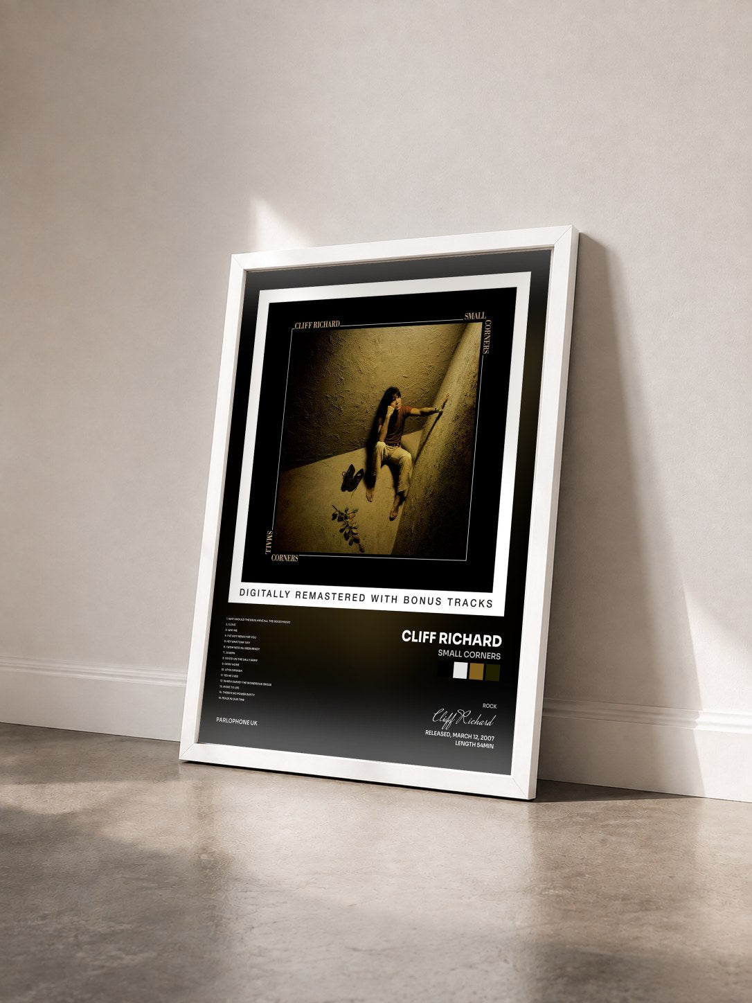 #blanc Tableau de l'album Small Corners de Cliff Richard vu de trois quarts, cadre blanc