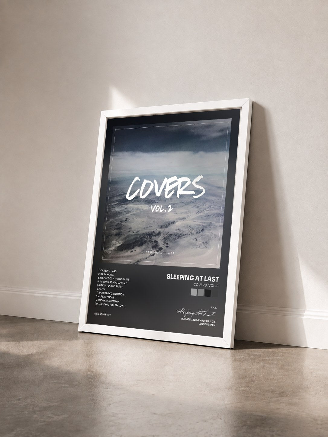 #blanc Tableau de l'album Covers, Vol. 2 de Sleeping At Last vu de trois quarts, cadre blanc