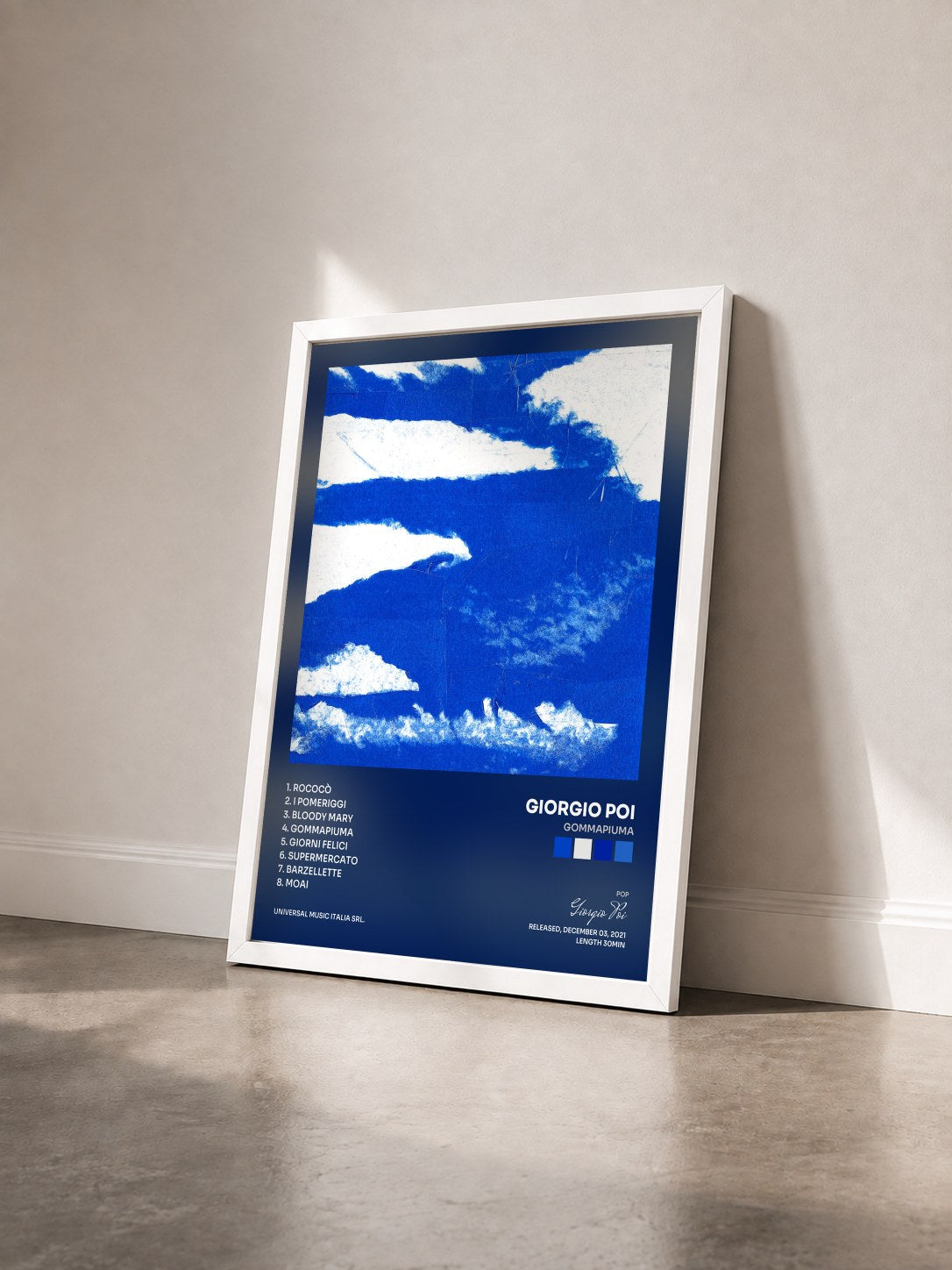 #blanc Tableau de l'album Gommapiuma de Giorgio Poi vu de trois quarts, cadre blanc