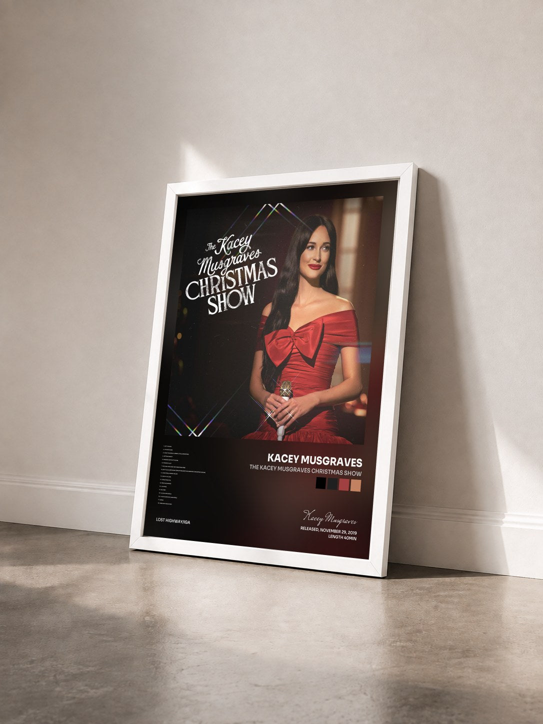 #blanc Tableau de l'album The Kacey Musgraves Christmas Show de Kacey Musgraves vu de trois quarts, cadre blanc