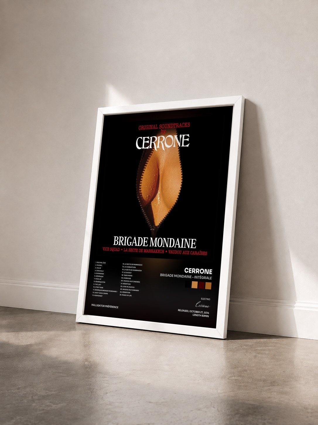 #blanc Tableau de l'album Brigade Mondaine - Intégrale de Cerrone vu de trois quarts, cadre blanc