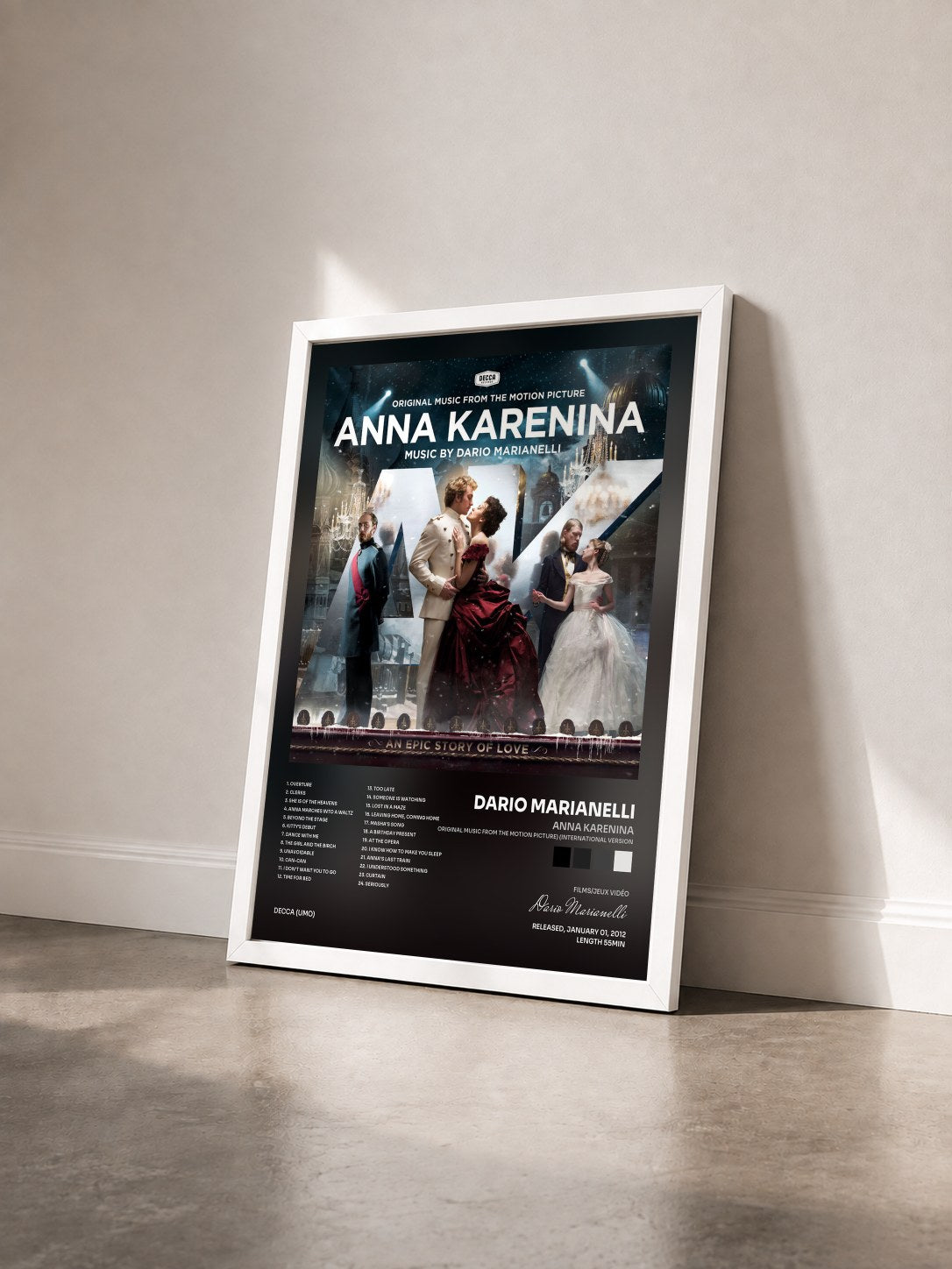 #blanc Tableau de l'album Anna Karenina (Original Music From The Motion Picture) (International Version) de Dario Marianelli vu de trois quarts, cadre blanc