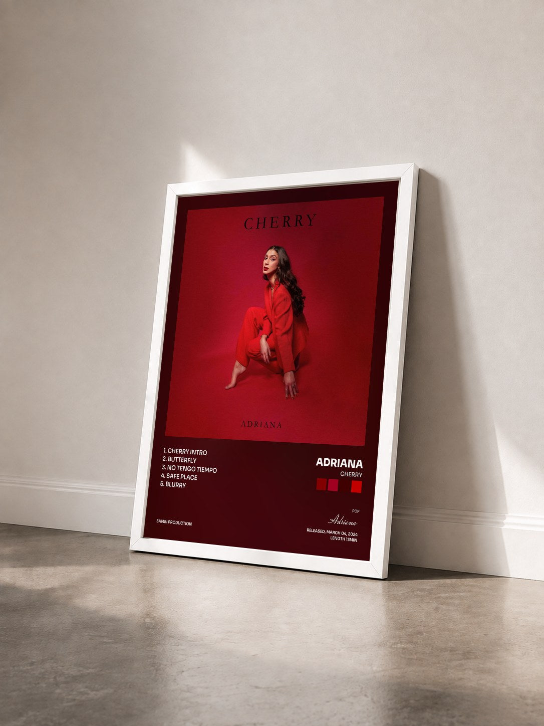 #blanc Tableau de l'album Cherry de Adriana vu de trois quarts, cadre blanc