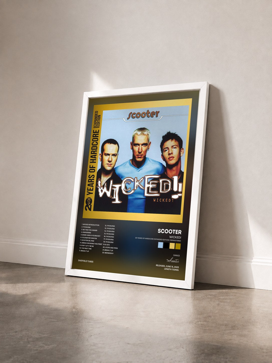 #blanc Tableau de l'album Wicked! (20 Years Of Hardcore Expanded Edition / Remastered) de Scooter vu de trois quarts, cadre blanc