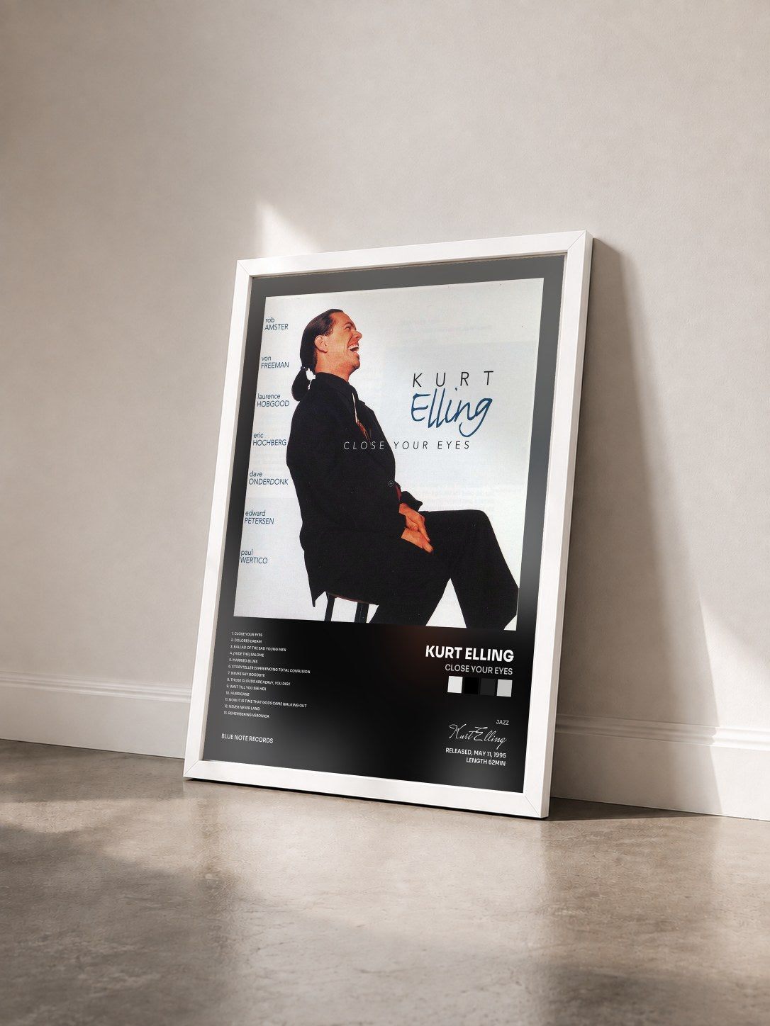 #blanc Tableau de l'album Close Your Eyes de Kurt Elling vu de trois quarts, cadre blanc