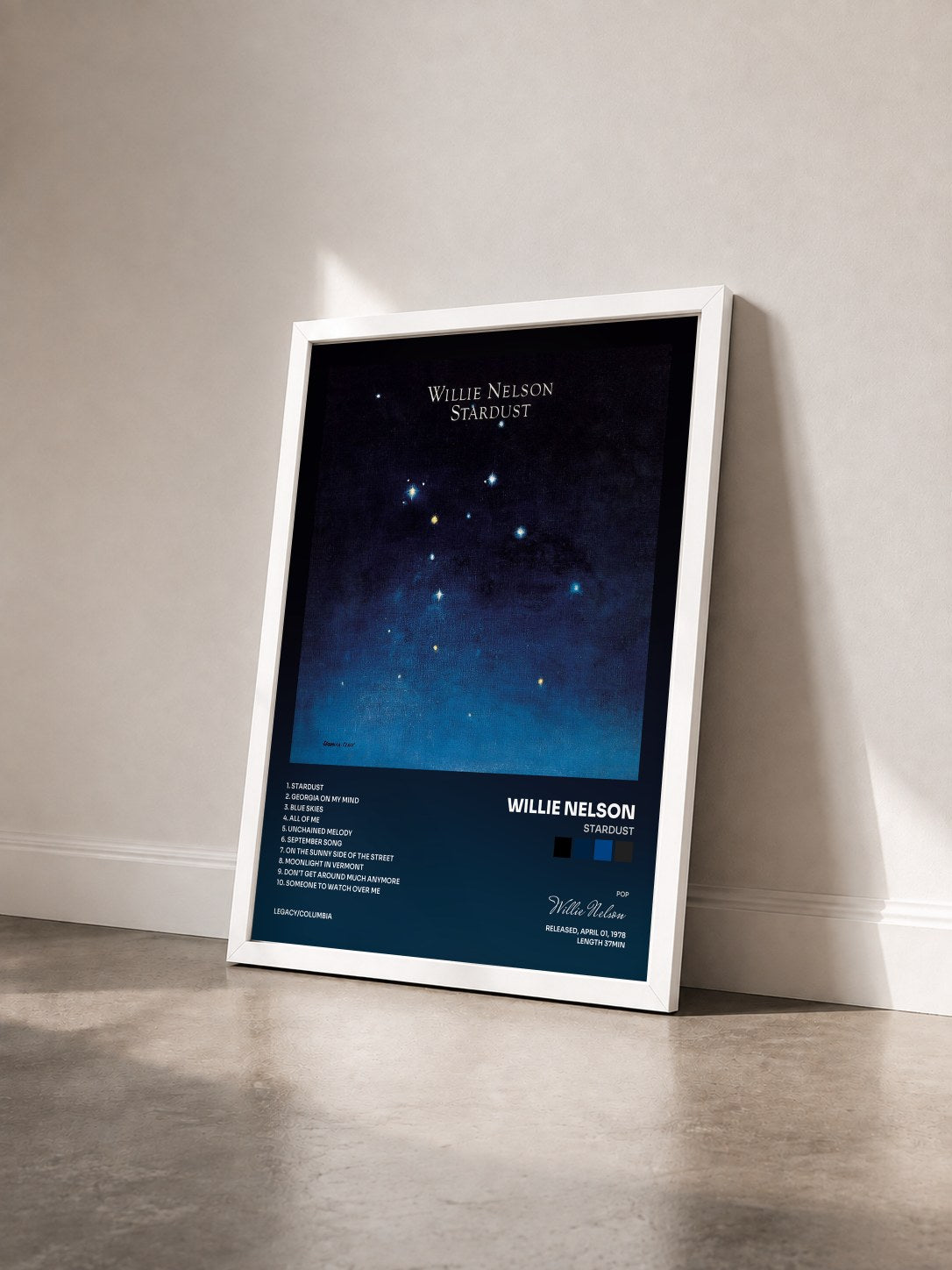 #blanc Tableau de l'album Stardust de Willie Nelson vu de trois quarts, cadre blanc