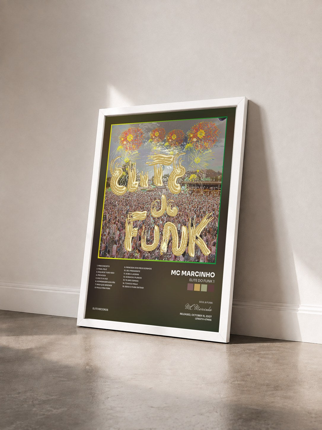 #blanc Tableau de l'album Elite do Funk 1 de MC Marcinho vu de trois quarts, cadre blanc