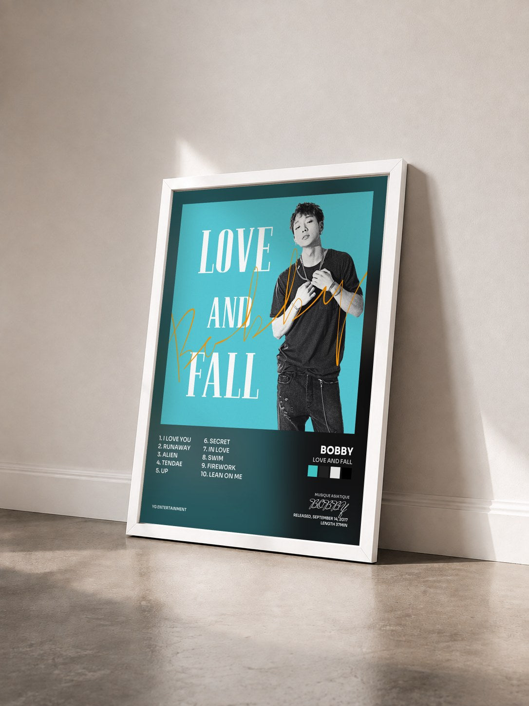 #blanc Tableau de l'album LOVE AND FALL de BOBBY vu de trois quarts, cadre blanc