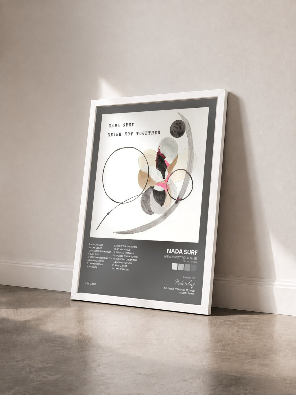 #blanc Tableau de l'album Never Not Together (Deluxe Edition) de Nada Surf vu de trois quarts, cadre blanc