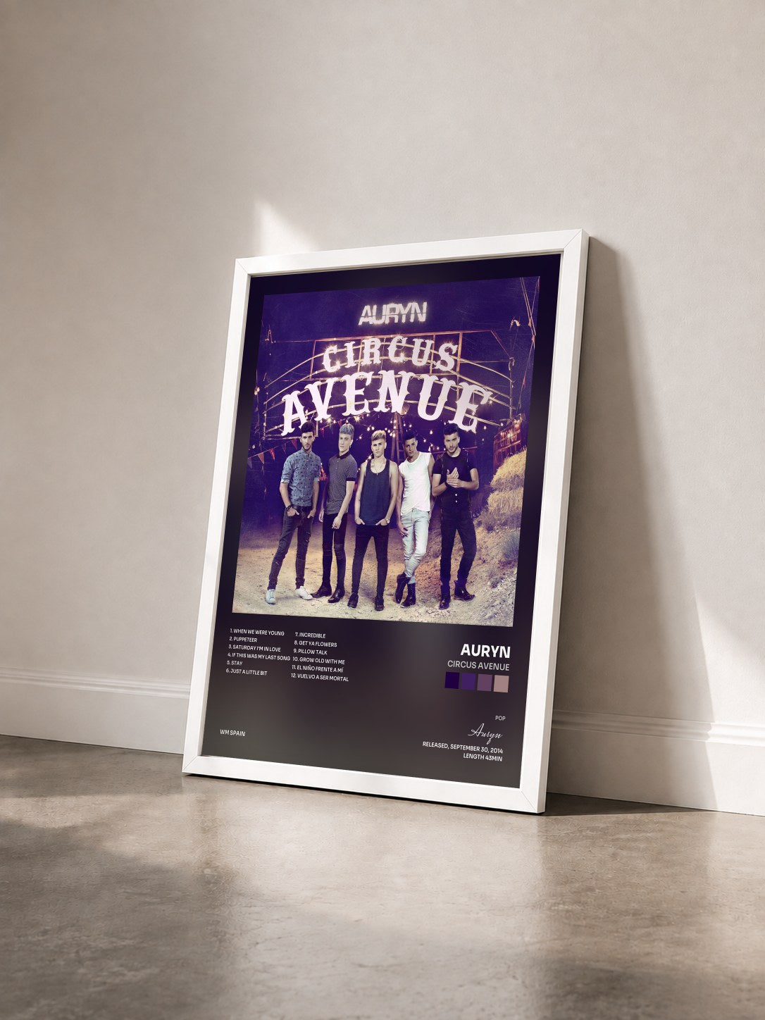 #blanc Tableau de l'album Circus Avenue de Auryn vu de trois quarts, cadre blanc