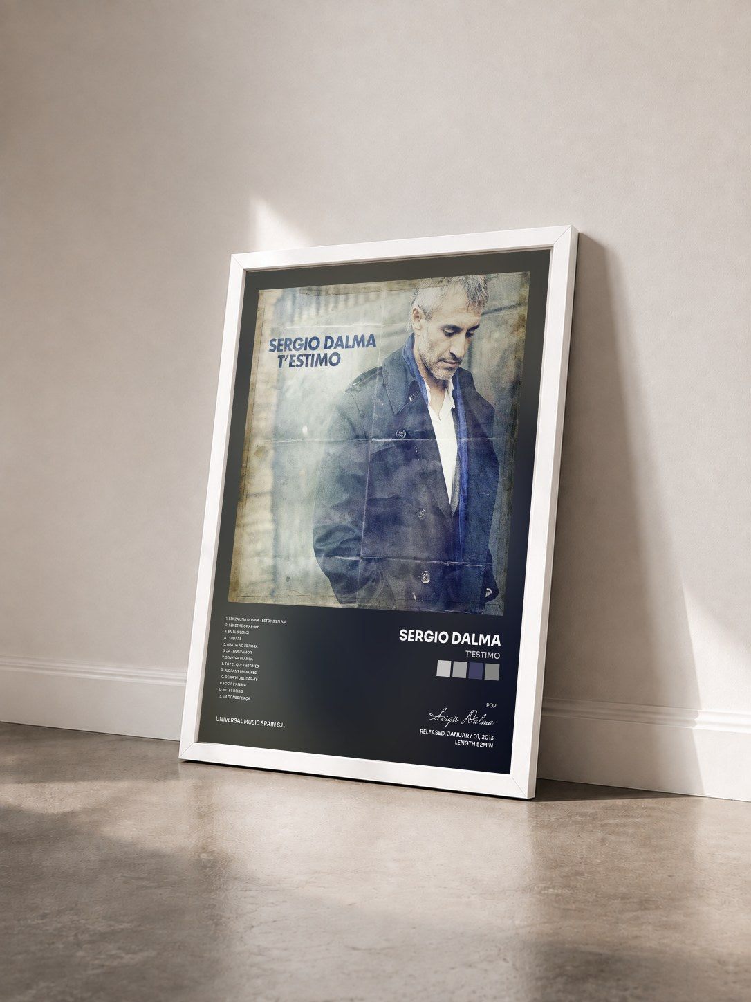 #blanc Tableau de l'album T'estimo de Sergio Dalma vu de trois quarts, cadre blanc