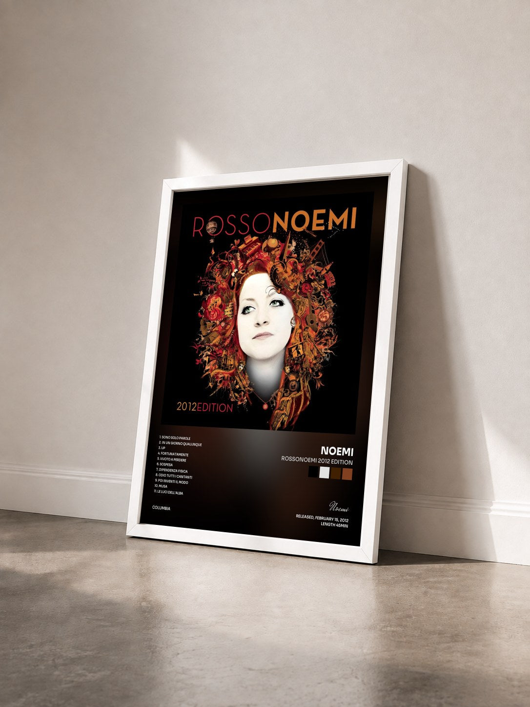 #blanc Tableau de l'album RossoNoemi 2012 Edition de Noemi vu de trois quarts, cadre blanc