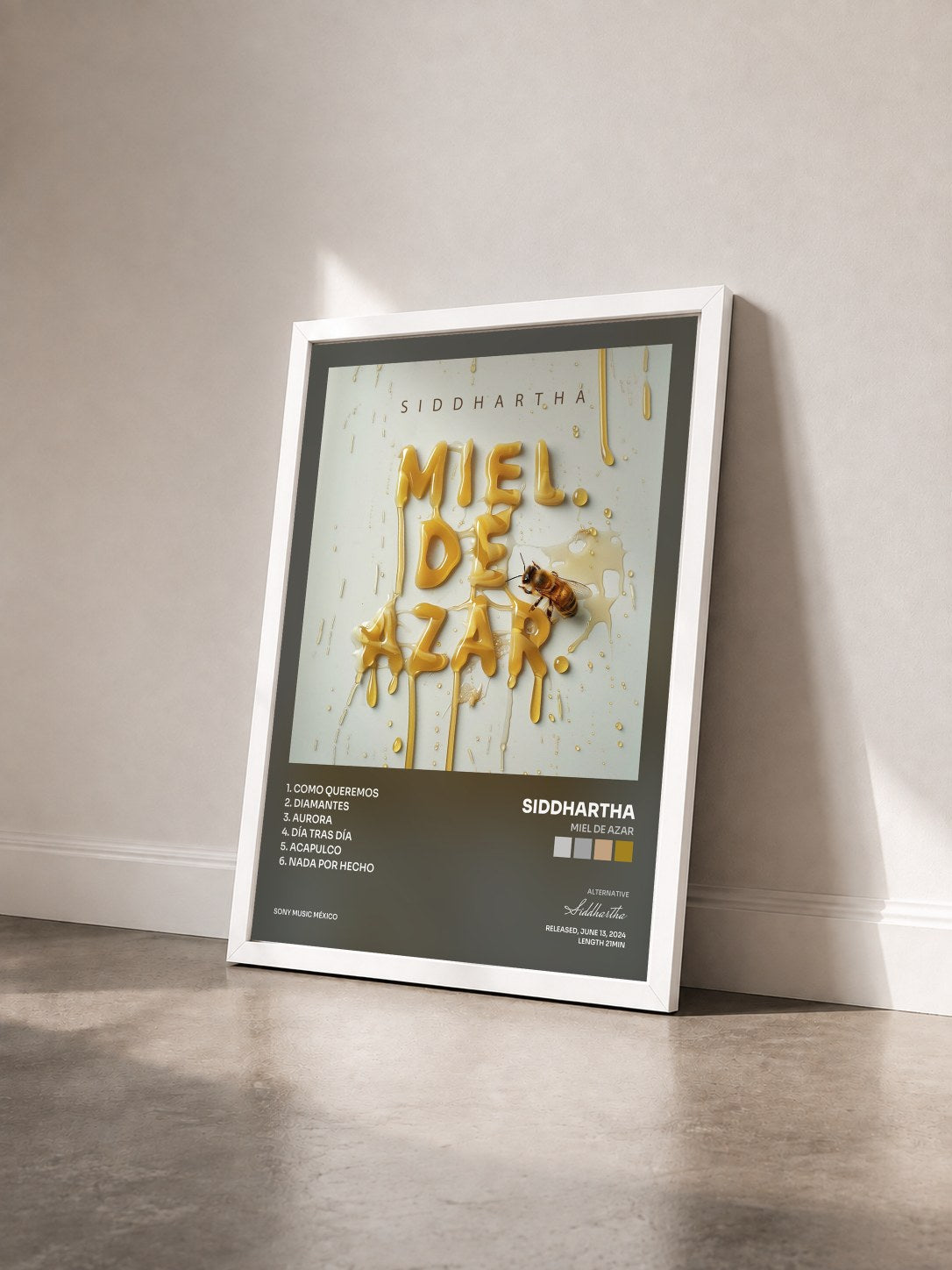 #blanc Tableau de l'album Miel de Azar de Siddhartha vu de trois quarts, cadre blanc