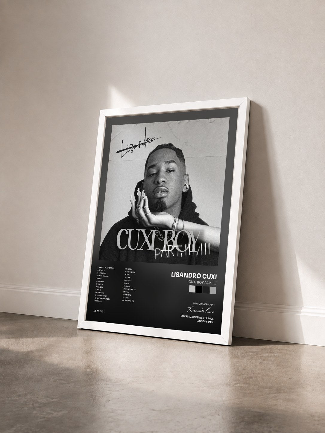 #blanc Tableau de l'album CUXI BOY PART III de Lisandro Cuxi vu de trois quarts, cadre blanc