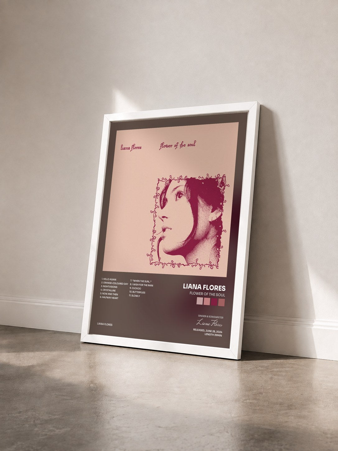 #blanc Tableau de l'album Flower of the soul de Liana Flores vu de trois quarts, cadre blanc