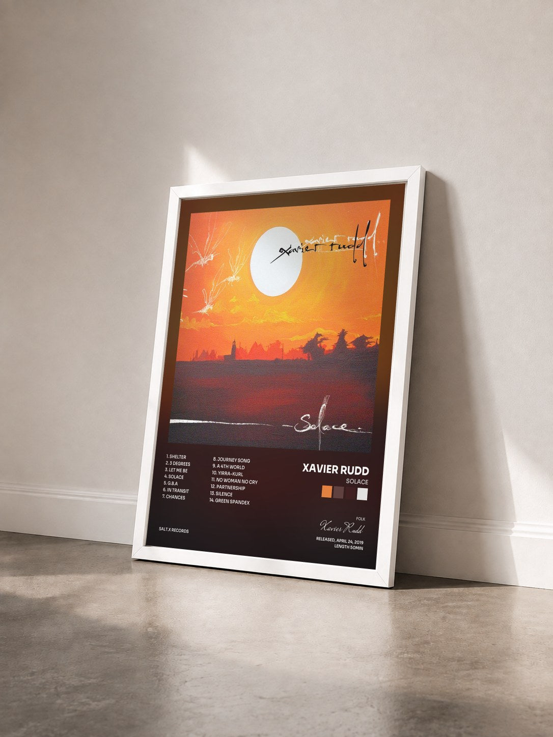 #blanc Tableau de l'album Solace de Xavier Rudd vu de trois quarts, cadre blanc