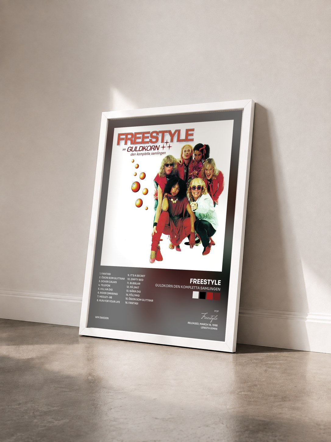 #blanc Tableau de l'album Guldkorn Den Kompletta Samlingen de Freestyle vu de trois quarts, cadre blanc