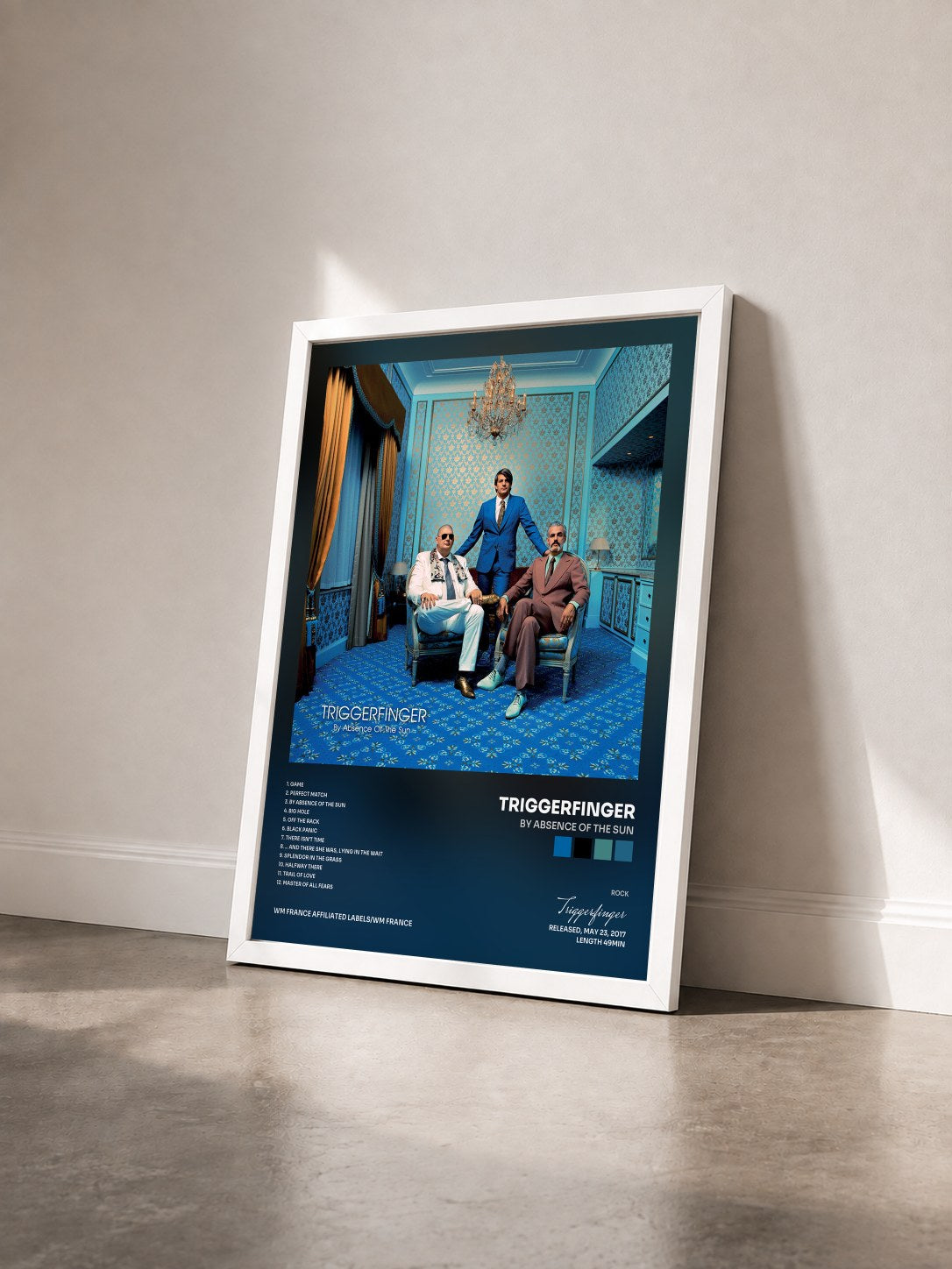 #blanc Tableau de l'album By Absence Of The Sun de Triggerfinger vu de trois quarts, cadre blanc