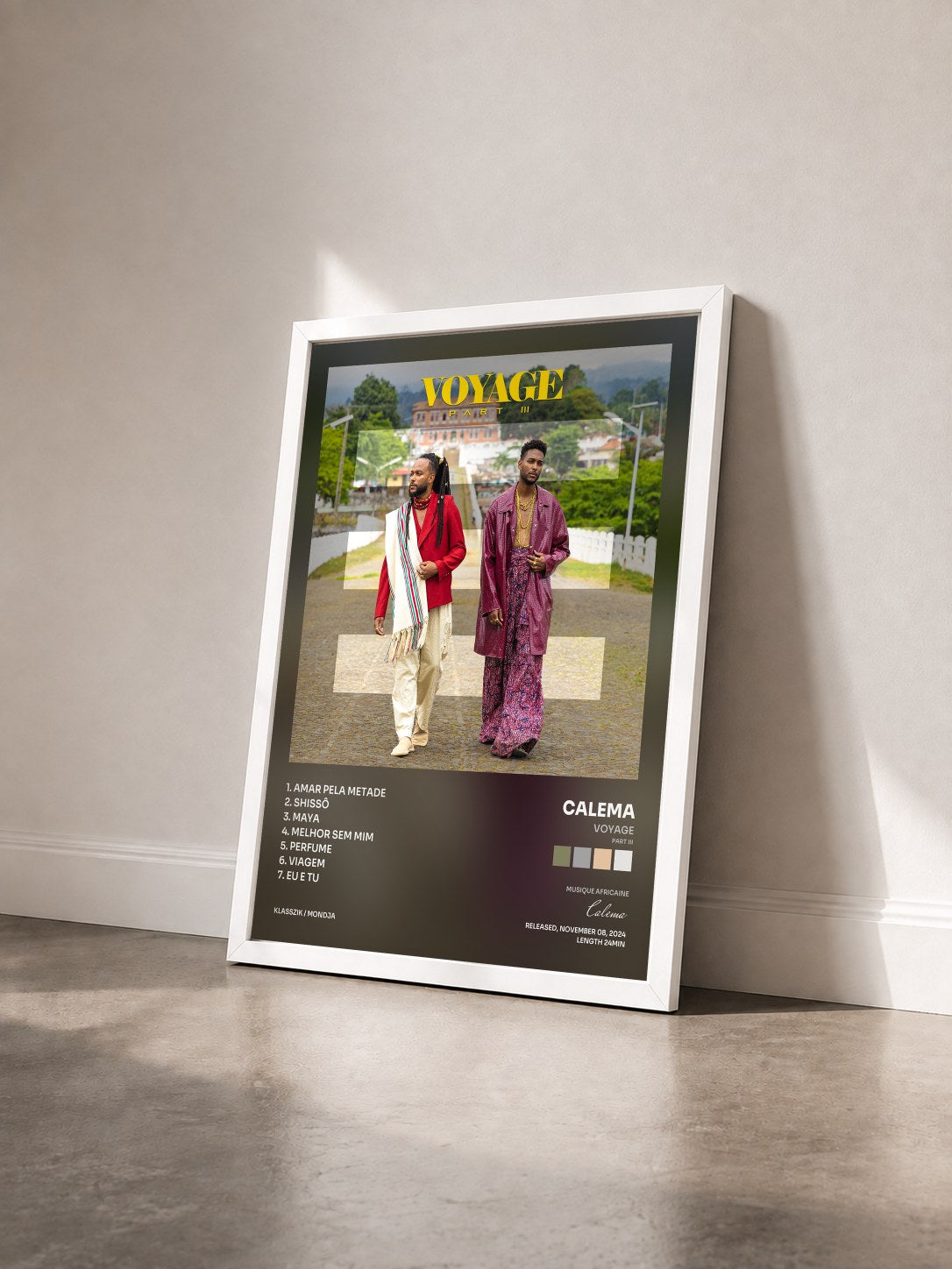 #blanc Tableau de l'album Voyage (Part III) de Calema vu de trois quarts, cadre blanc