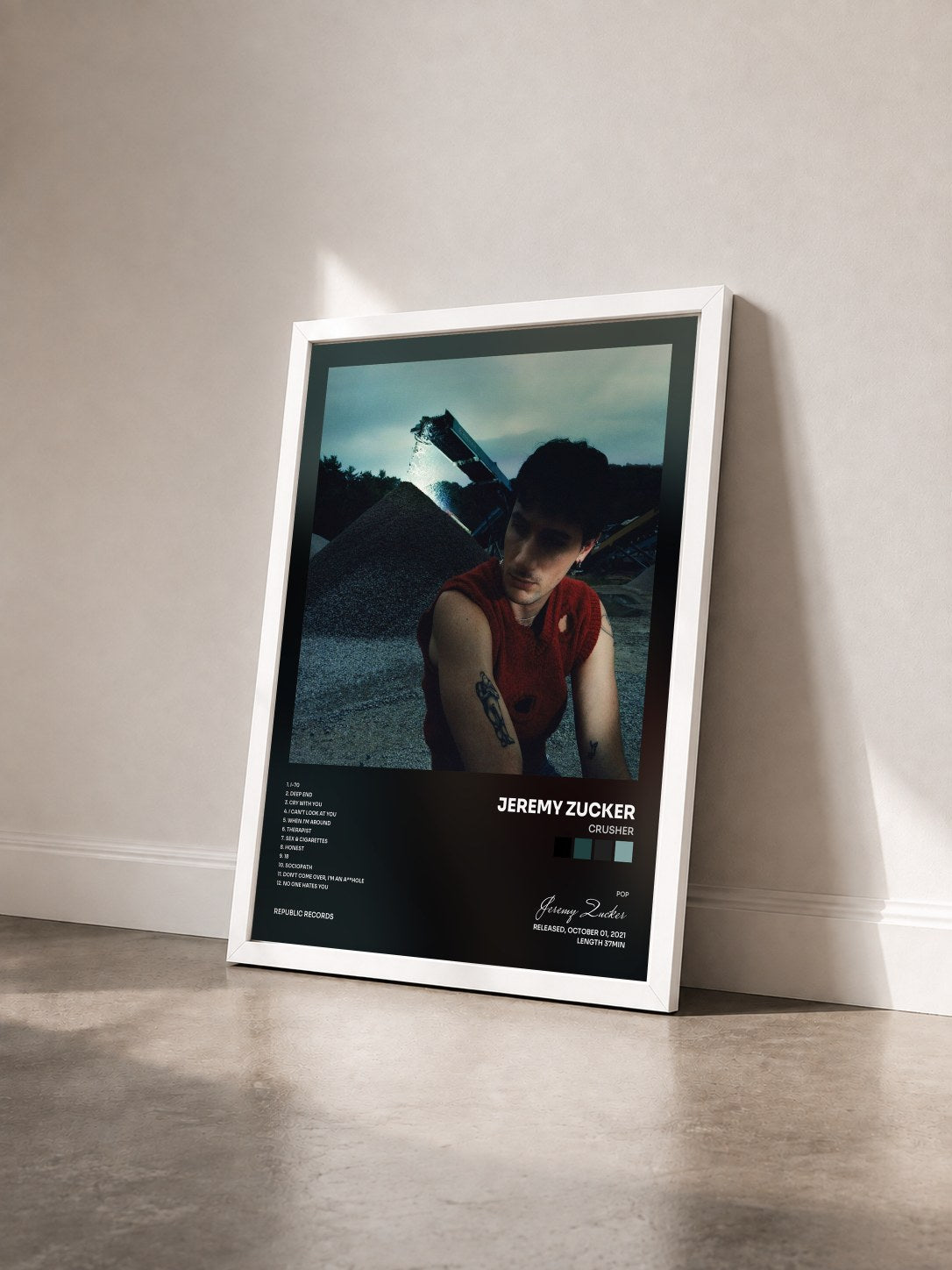 #blanc Tableau de l'album CRUSHER de Jeremy Zucker vu de trois quarts, cadre blanc