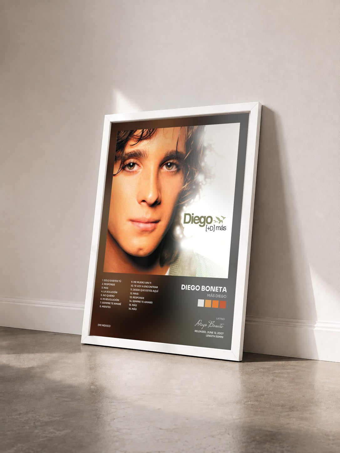 #blanc Tableau de l'album Más Diego de Diego Boneta vu de trois quarts, cadre blanc