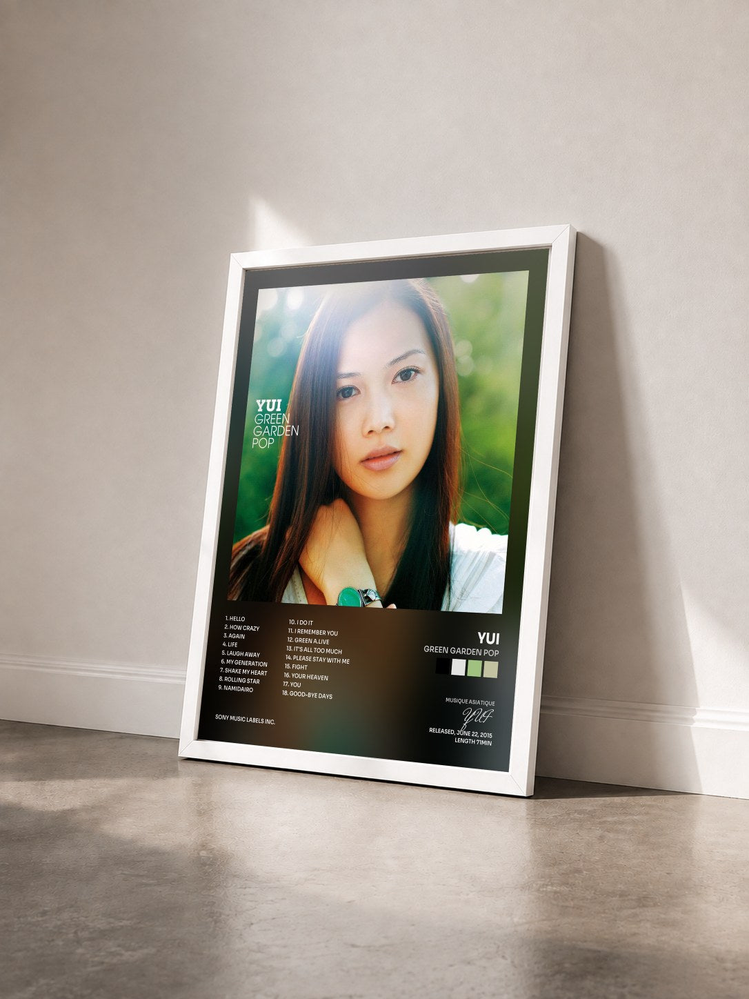 #blanc Tableau de l'album Green Garden Pop de YUI vu de trois quarts, cadre blanc