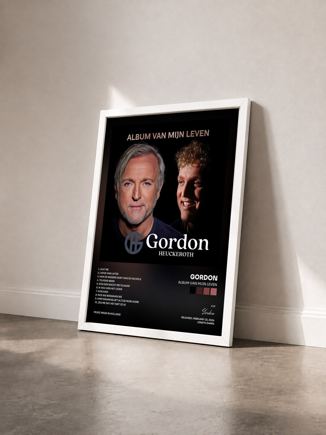 #blanc Tableau de l'album ALBUM VAN MIJN LEVEN de Gordon vu de trois quarts, cadre blanc