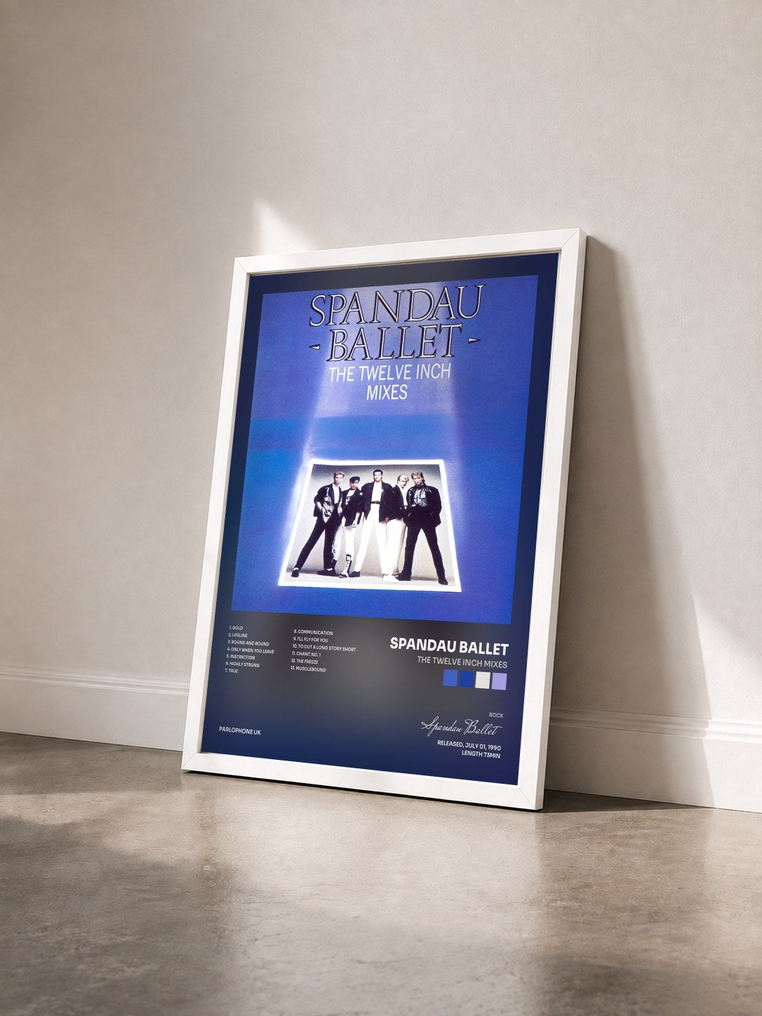 #blanc Tableau de l'album The Twelve Inch Mixes de Spandau Ballet vu de trois quarts, cadre blanc