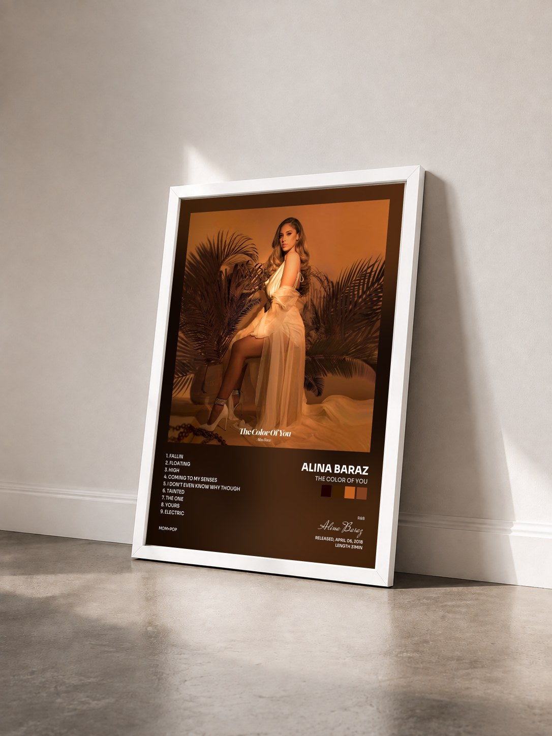 #blanc Tableau de l'album The Color Of You de Alina Baraz vu de trois quarts, cadre blanc