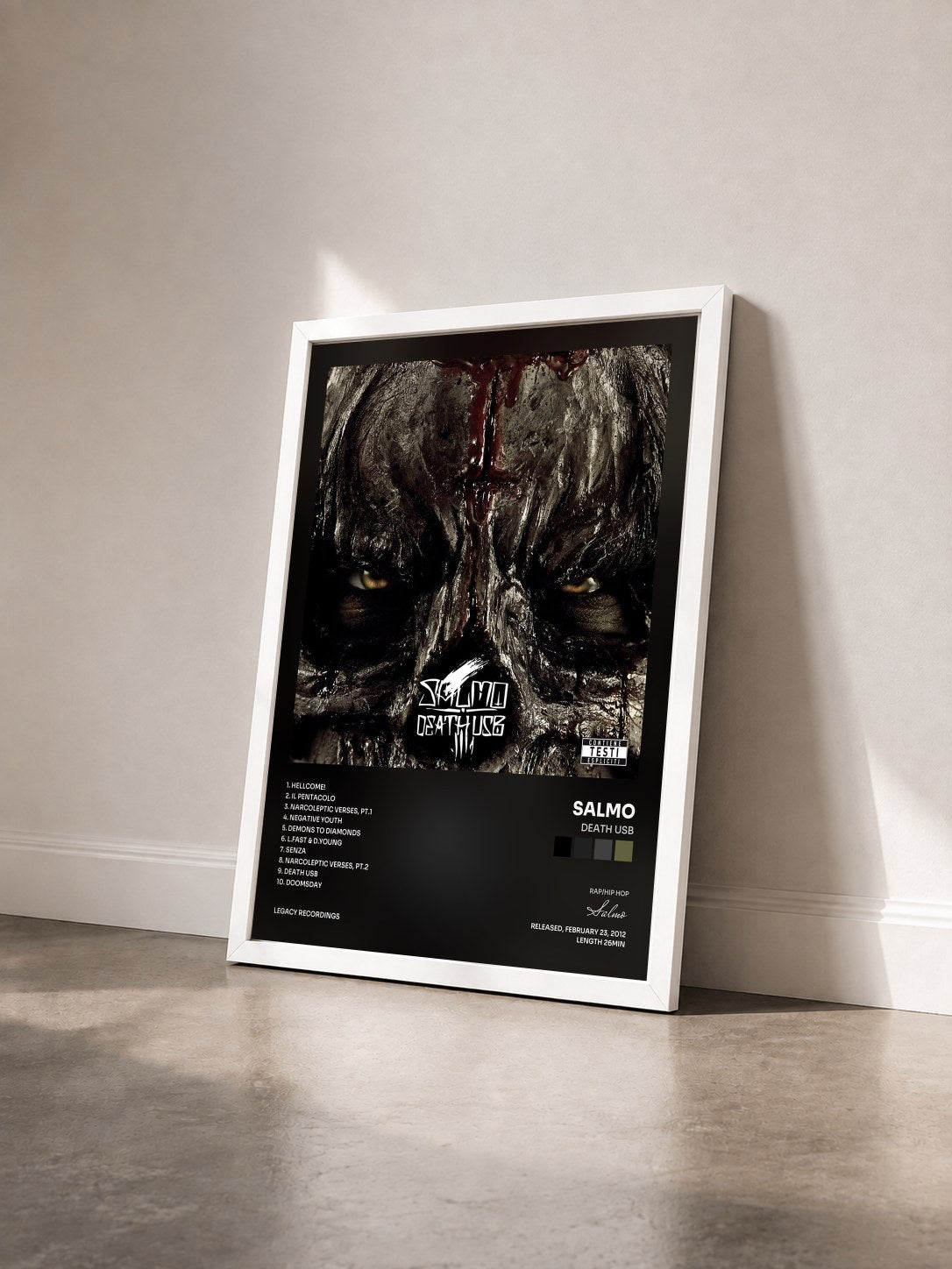 #blanc Tableau de l'album Death USB de Salmo vu de trois quarts, cadre blanc