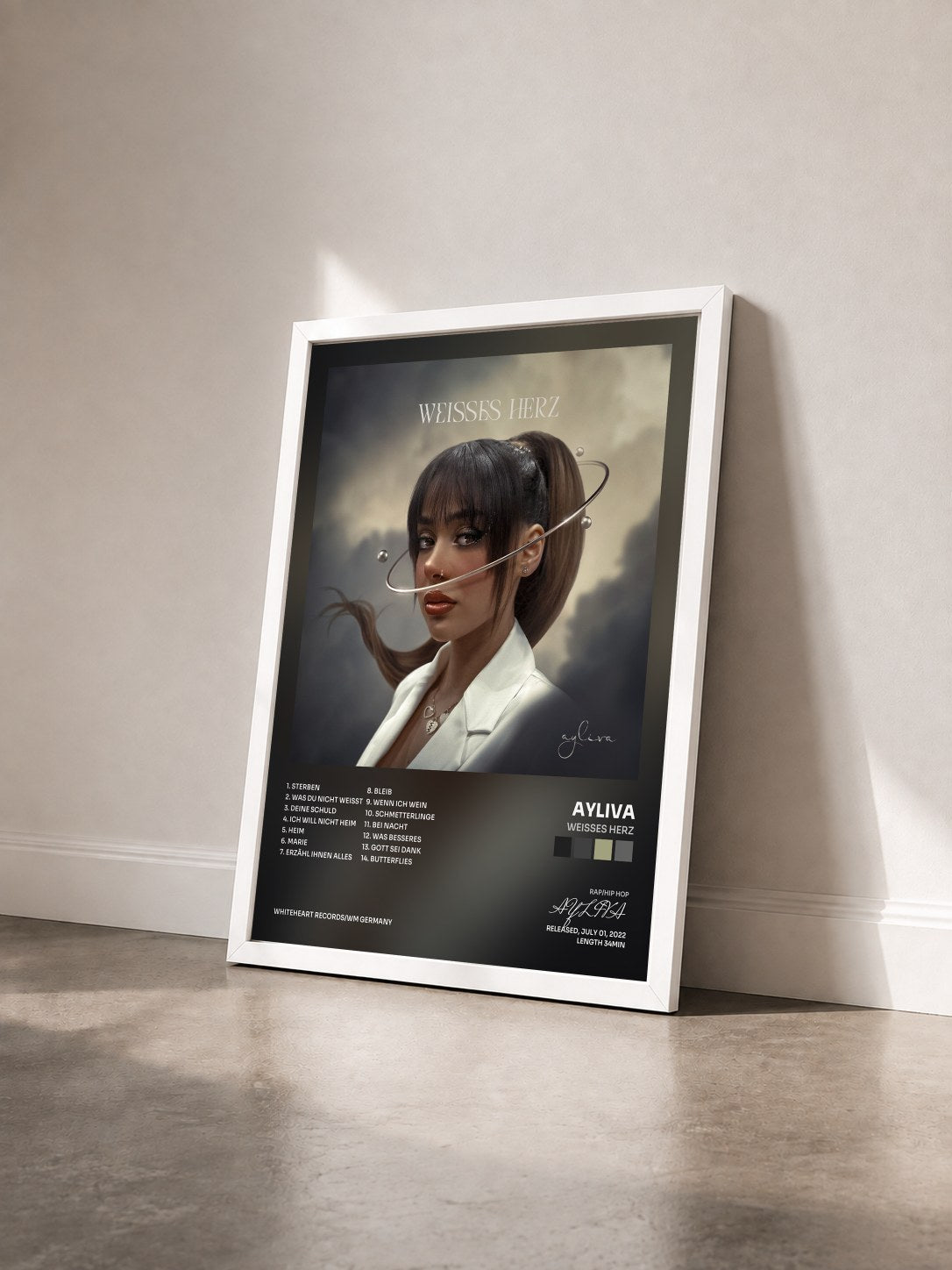 #blanc Tableau de l'album Weisses Herz de AYLIVA vu de trois quarts, cadre blanc