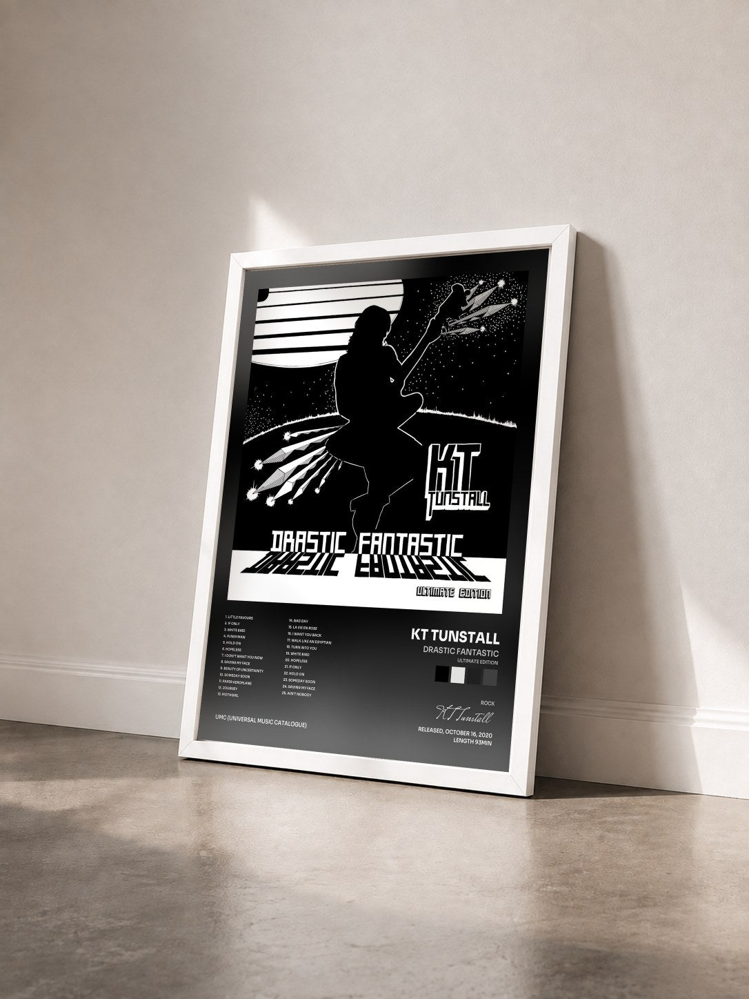 #blanc Tableau de l'album Drastic Fantastic (Ultimate Edition) de KT Tunstall vu de trois quarts, cadre blanc