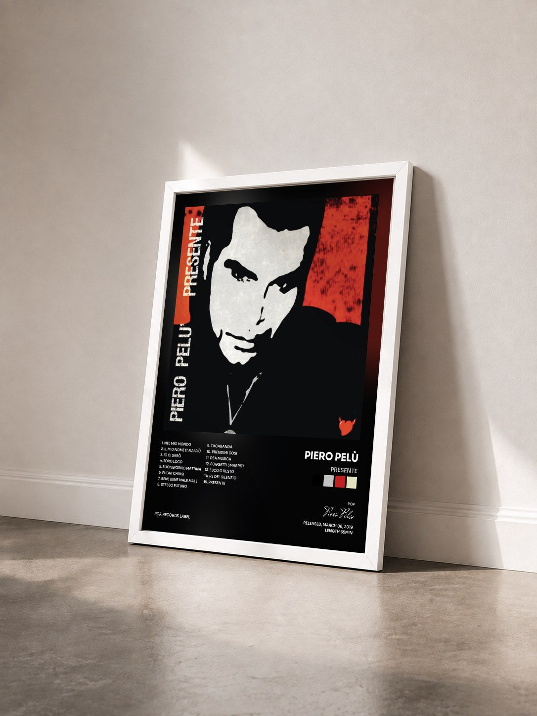 #blanc Tableau de l'album Presente de Piero Pelù vu de trois quarts, cadre blanc