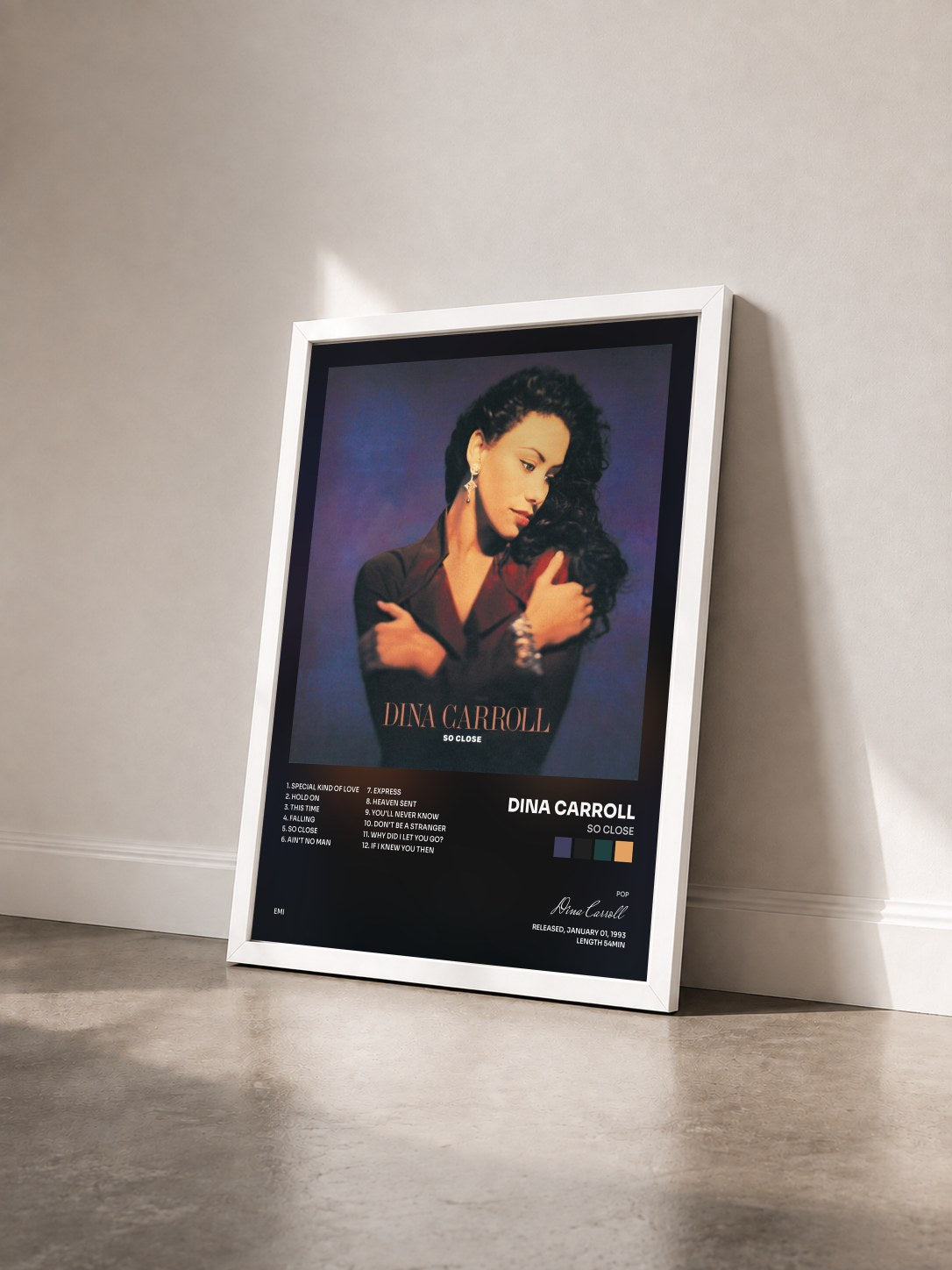 #blanc Tableau de l'album So Close de Dina Carroll vu de trois quarts, cadre blanc