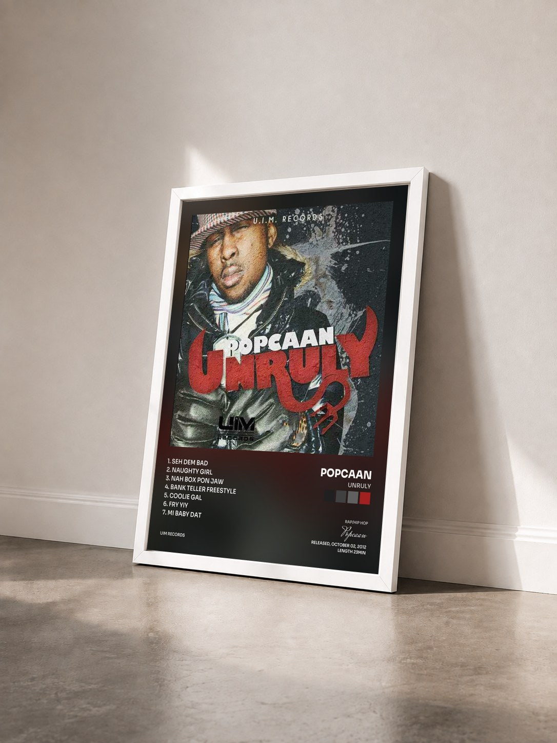 #blanc Tableau de l'album Unruly de Popcaan vu de trois quarts, cadre blanc
